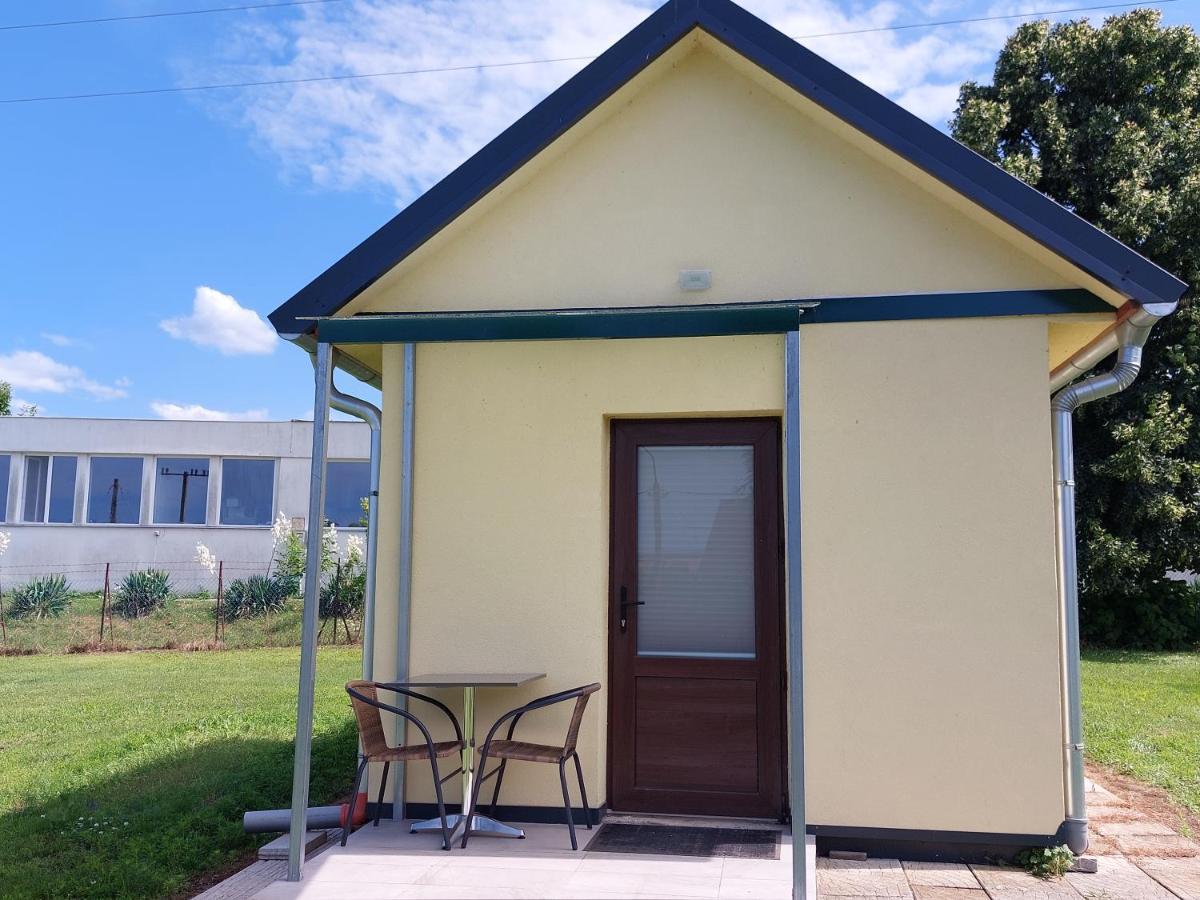 발라톤사르소 Szarszo Apartman Es Kempinghaz 아파트 외부 사진