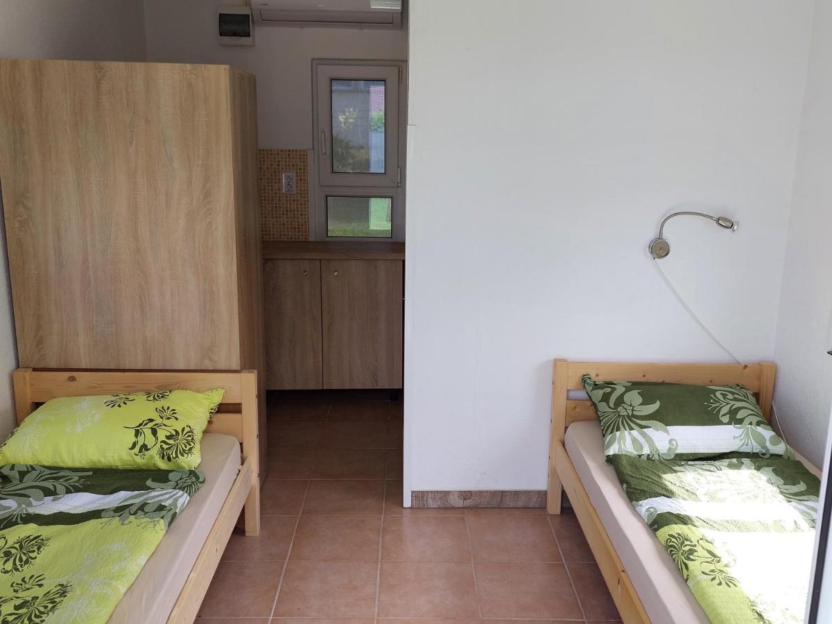 발라톤사르소 Szarszo Apartman Es Kempinghaz 아파트 외부 사진